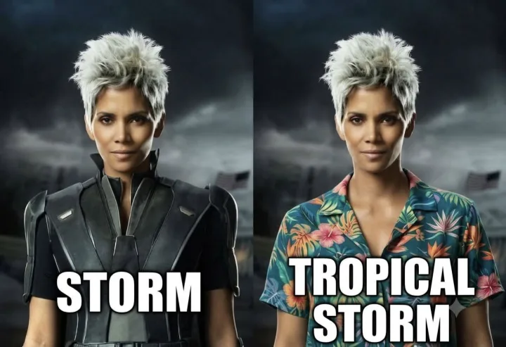 cu tornada si text STORM TROPICAL STORM